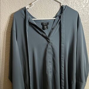 Jones New York Gray Button-Up Blouse